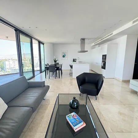 Apartament Skyhigh Park View Living Nikozja